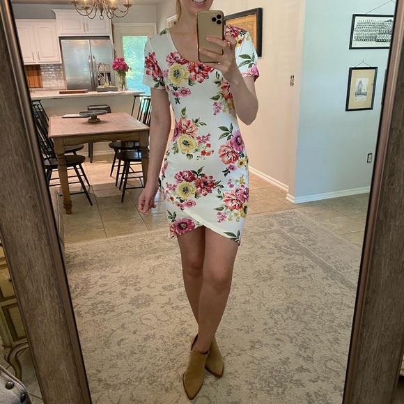 Floral Mini-Dress - Picture 2 of 3